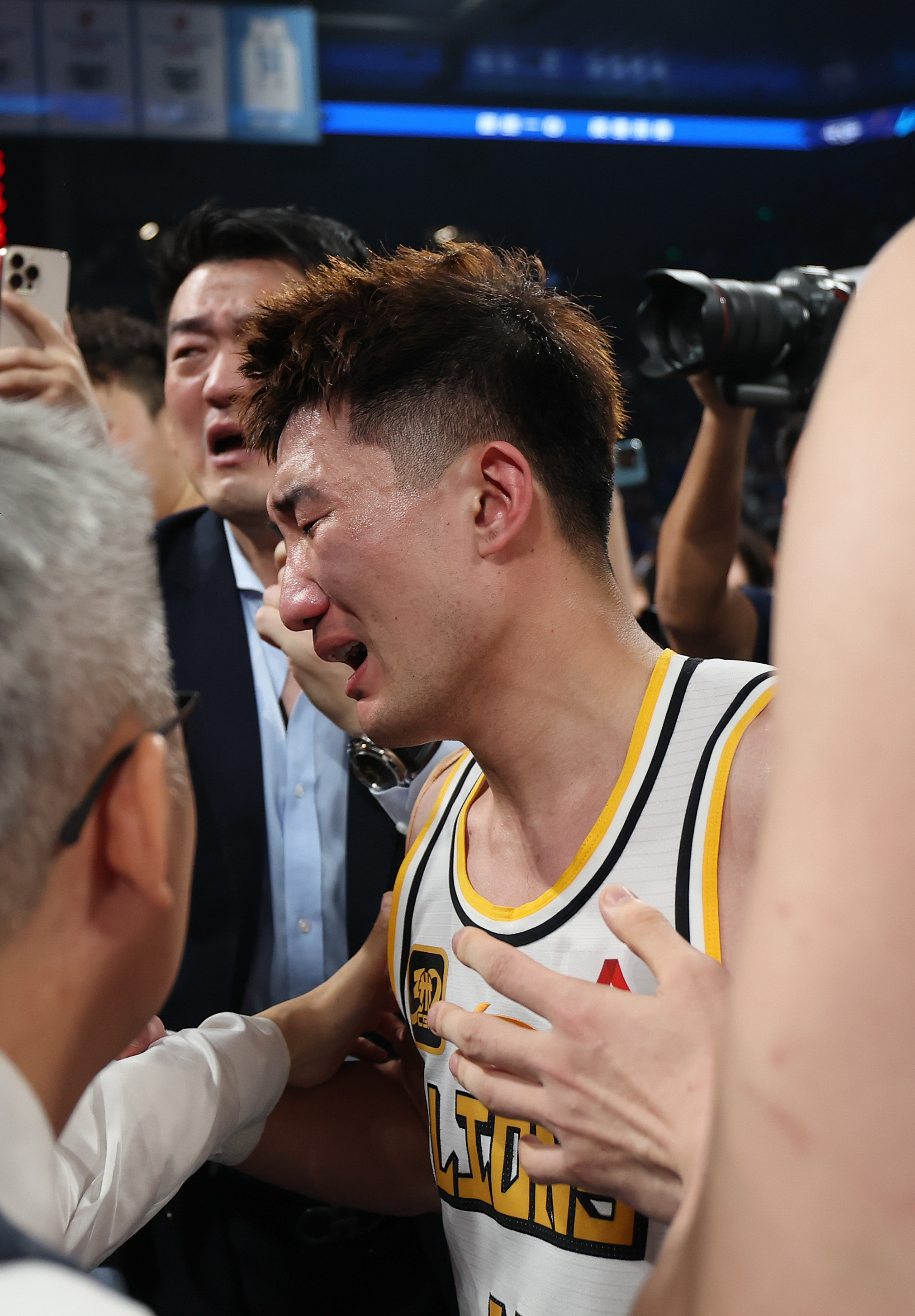 huatihui官方网-包含赛地聚焦——CBA季后赛清晨热度飙升，浙江队状态回暖，质疑声仍在，临场指挥获称赞的词条